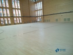 不錯運動館木地板安裝公司