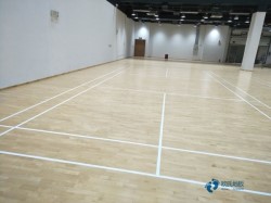 俄勒岡松舞臺體育場地木地板施工團(tuán)隊